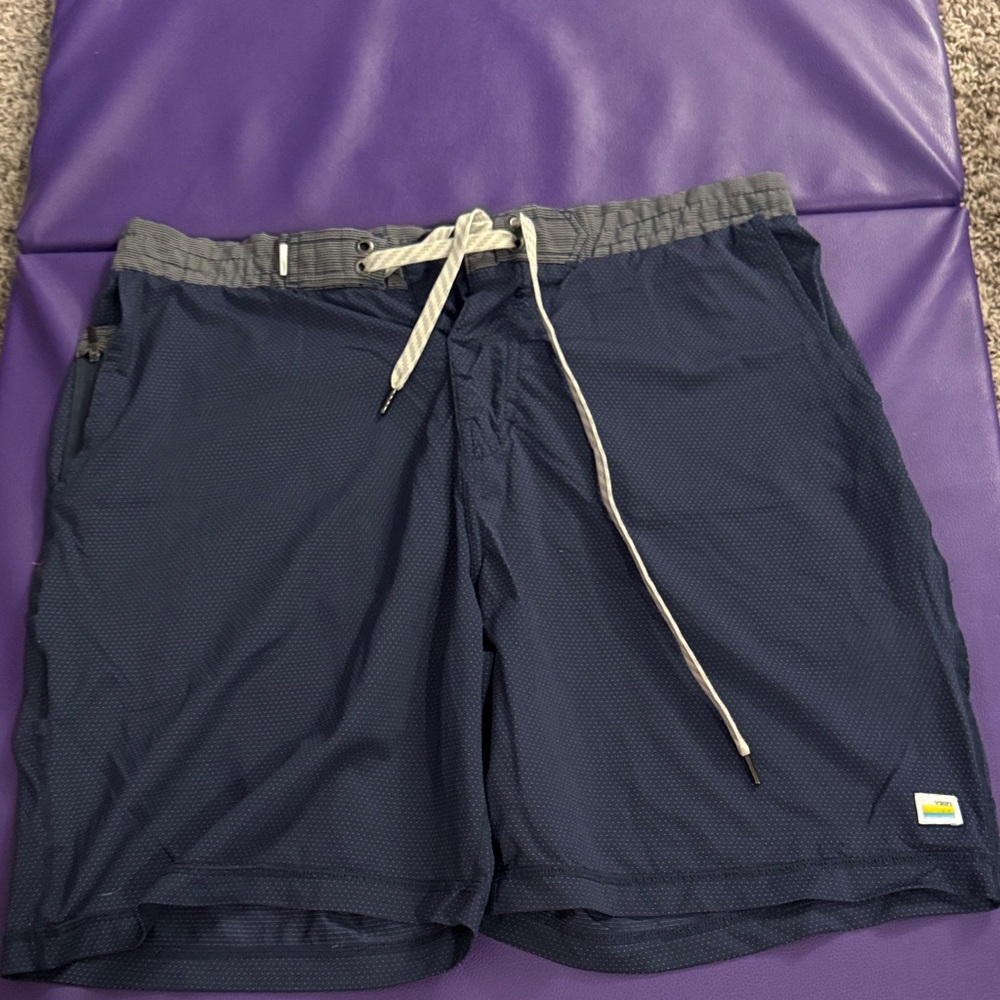Vuori hybrid shorts